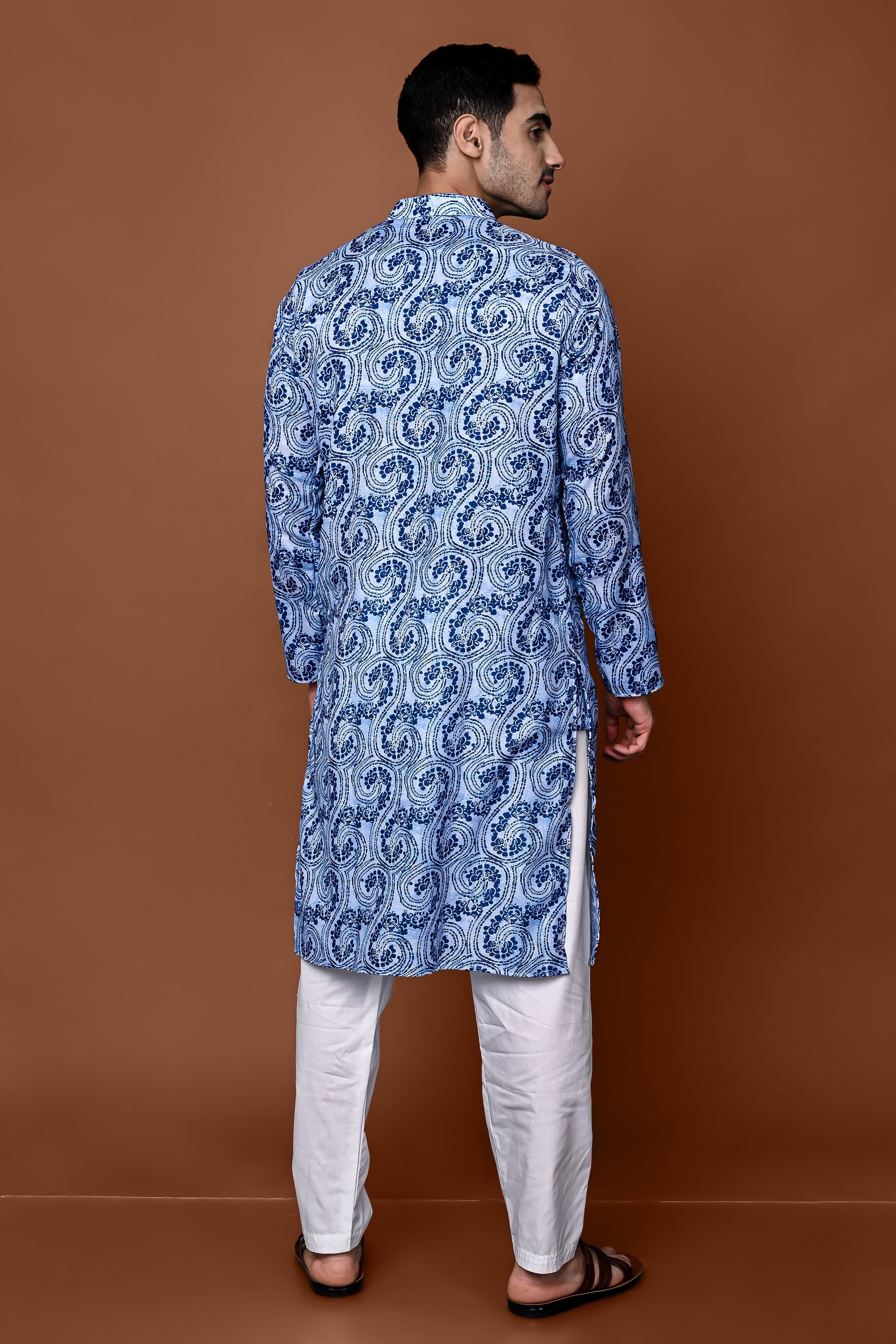 Blue Paisley Print Mens Cotton Blend Kurta Pajama Set Vesham Retails